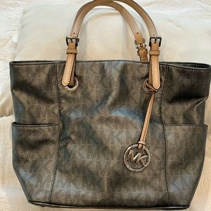 Michael Kors sleek silver/grey shoulder bad